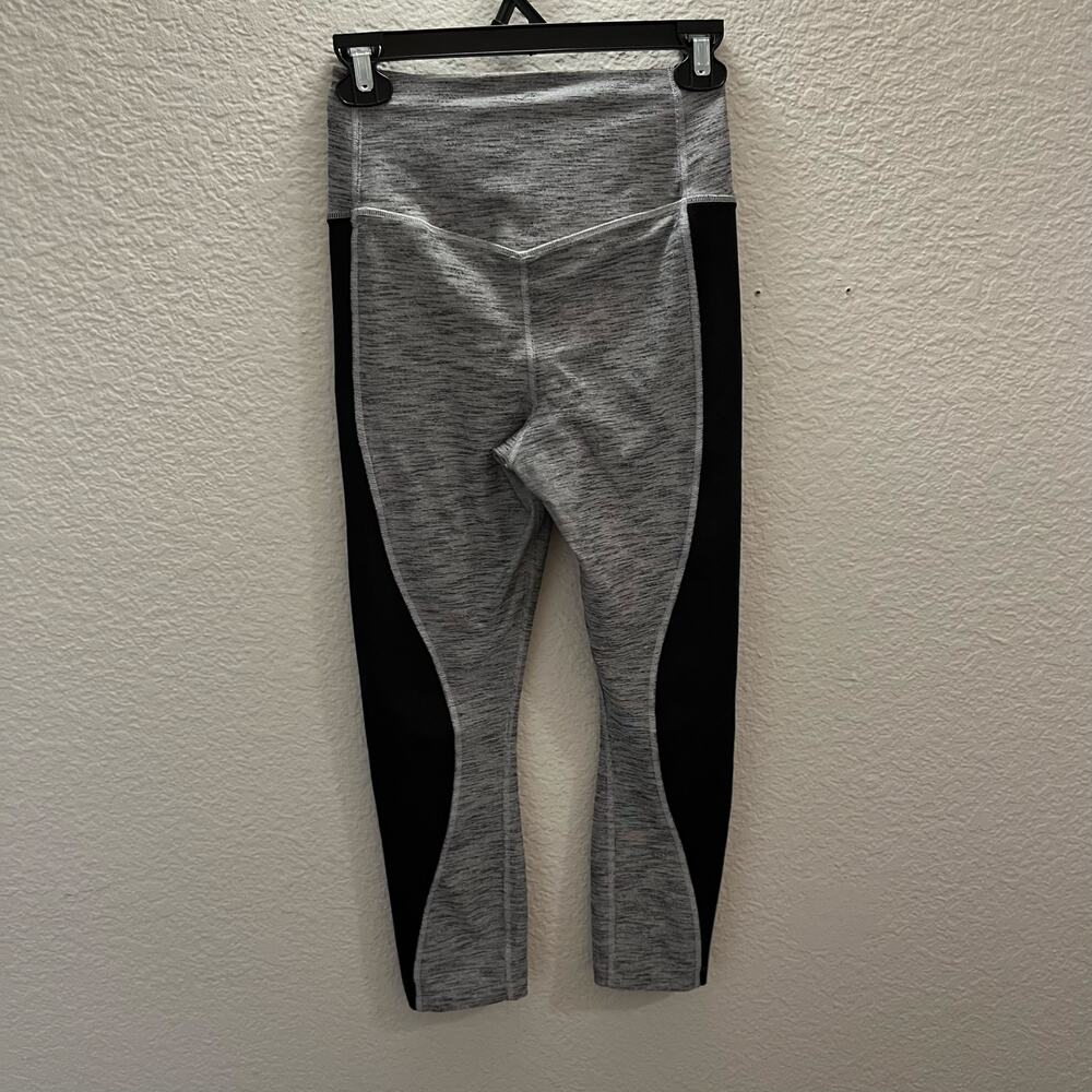 Nike Dri-FIT Gray Black Colorblock Leggings Cropped Women’s Small Athleisure - Picture 5 of 7
